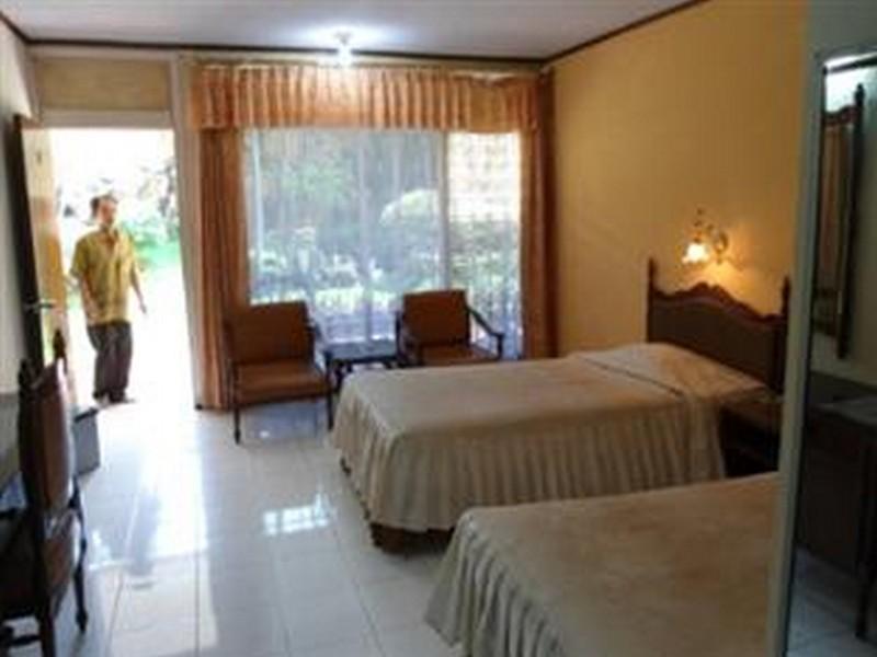 Hotel Safari Jembel Екстериор снимка